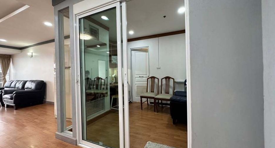 Wohnung zur Miete mit 3 Zimmer in Khlong Toei, Bangkok