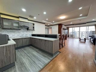 Wohnung zur Miete mit 3 Zimmer in Khlong Toei, Bangkok