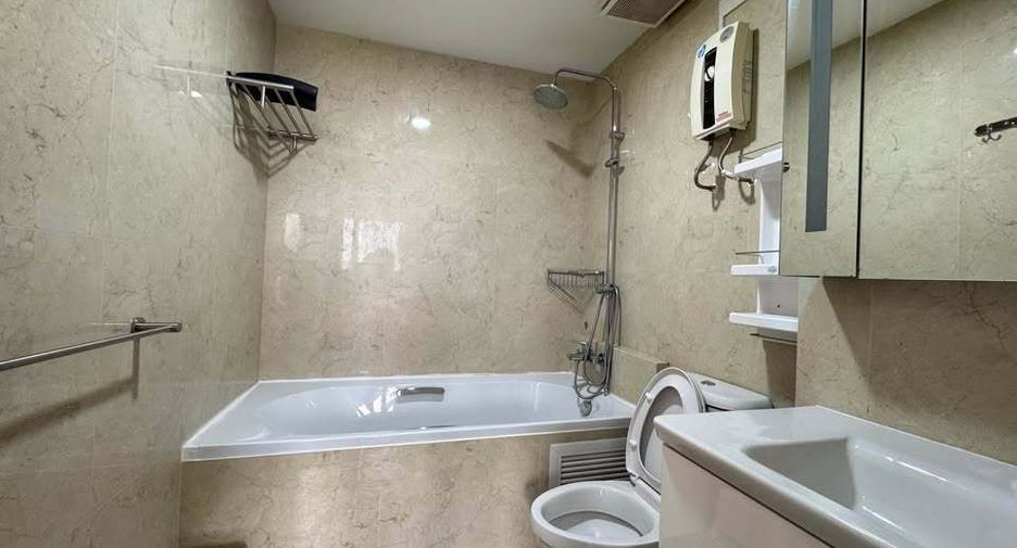 Wohnung zur Miete mit 3 Zimmer in Khlong Toei, Bangkok