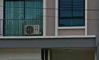 À vendre 2 chambres maison de ville à Lat Krabang, Bangkok