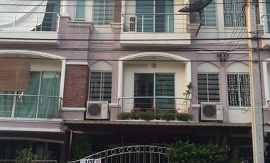 Casa adosada en venta de 3 habitaciones en Chatuchak, Bangkok