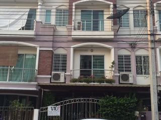 For sale 3 bedrooms townhouse in Chatuchak, Bangkok