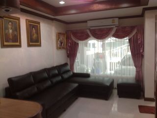 For sale 3 bedrooms townhouse in Chatuchak, Bangkok