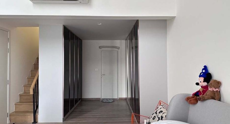 Casa adosada en venta de 3 habitaciones en Yan Nawa, Bangkok