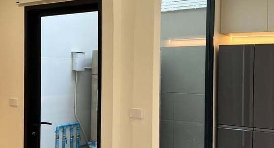 Casa adosada en venta de 3 habitaciones en Yan Nawa, Bangkok