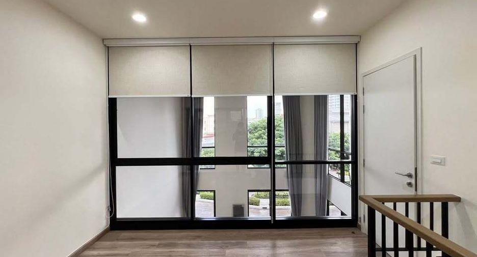 Casa adosada en venta de 3 habitaciones en Yan Nawa, Bangkok