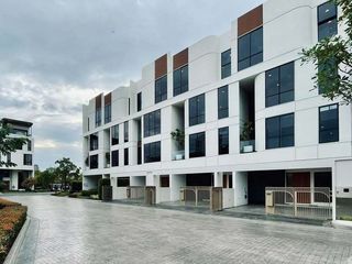 For sale 3 bedrooms townhouse in Yan Nawa, Bangkok