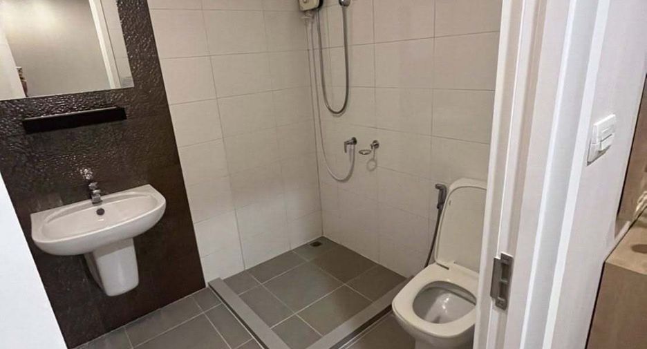 For rent 3 bedrooms townhouse in Bueng Kum, Bangkok