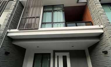 For rent 3 bedrooms townhouse in Bueng Kum, Bangkok