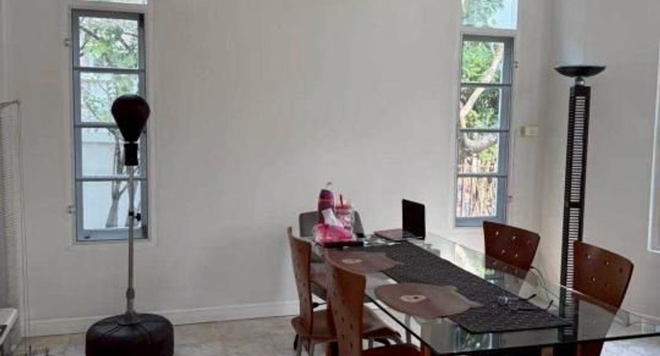 For sale 4 ベッドルーム house in Bang Khen, Bangkok