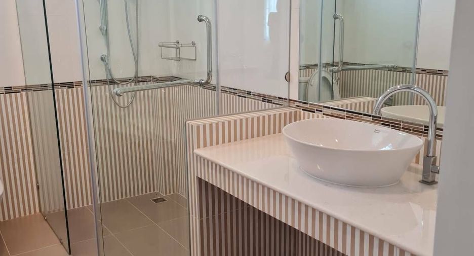 For rent 4 bedrooms house in Bang Na, Bangkok