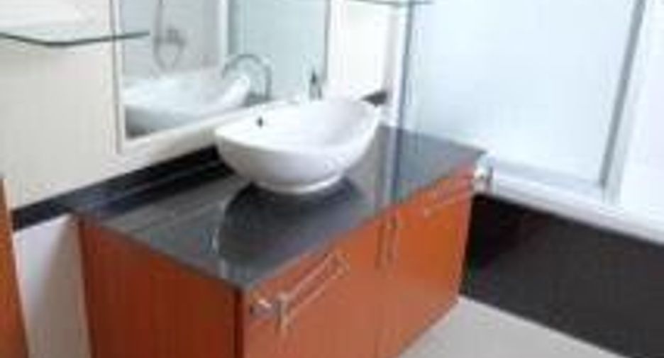 À louer 3 chambres condo à Khlong Toei, Bangkok