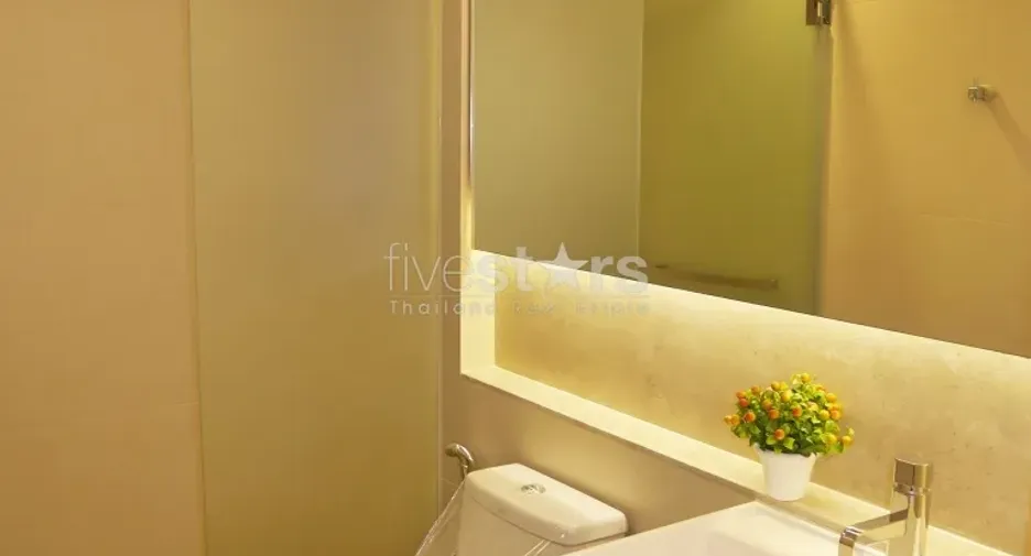 Condo en alquiler de 2 habitaciones en Khlong Toei, Bangkok