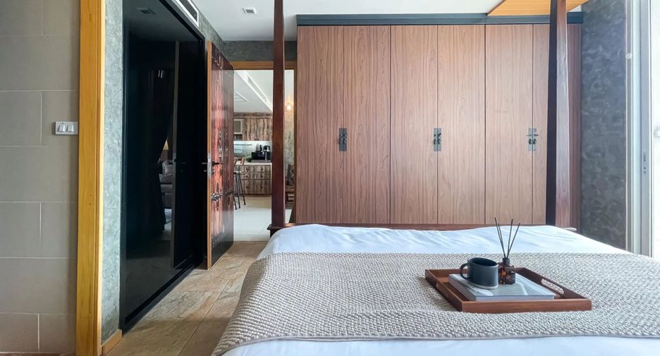 For rent 2 bedrooms condo in Sathon, Bangkok