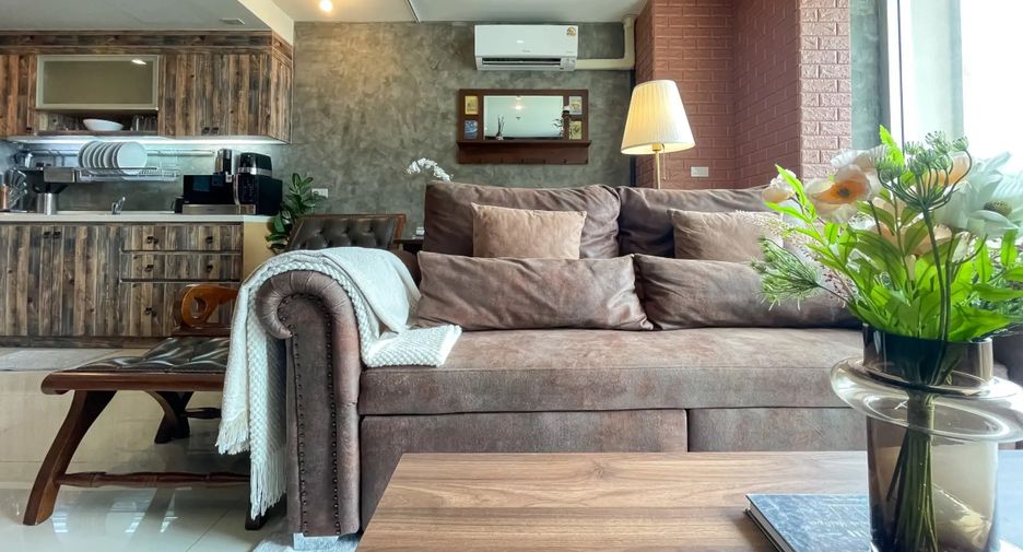 For rent 2 bedrooms condo in Sathon, Bangkok