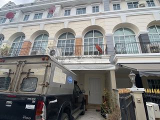Reihenhaus zur Miete mit 3 Zimmer in Bang Kapi, Bangkok