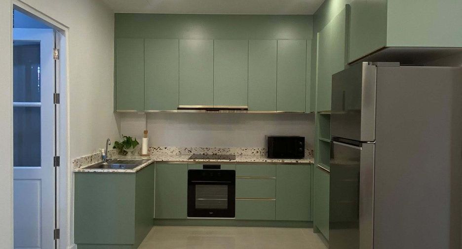 For rent 4 bedrooms townhouse in Bang Na, Bangkok