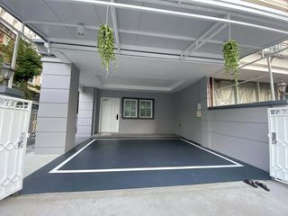For rent 4 bedrooms townhouse in Bang Na, Bangkok