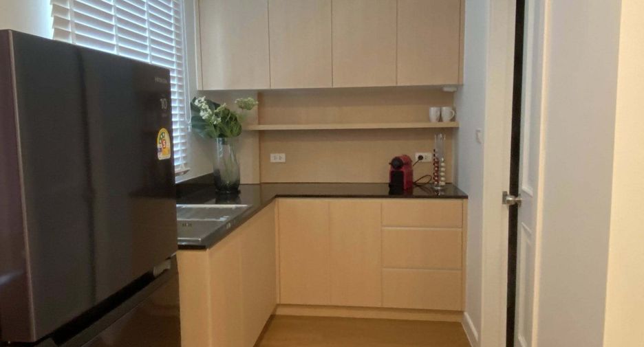 For rent 4 bedrooms townhouse in Bang Na, Bangkok