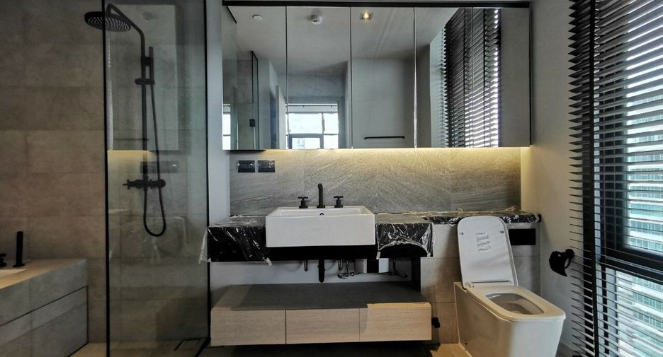 For rent 2 bedrooms condo in Watthana, Bangkok