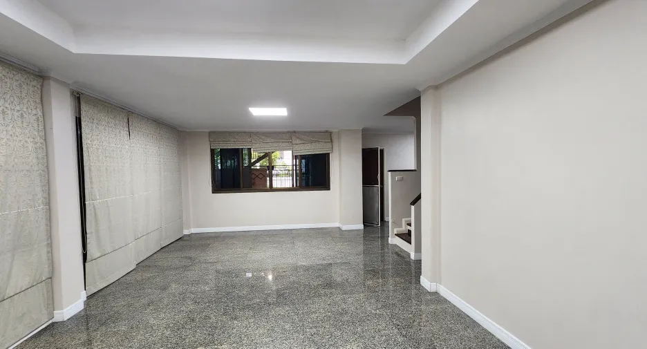 Casa en venta de 3 habitaciones en Phasi Charoen, Bangkok