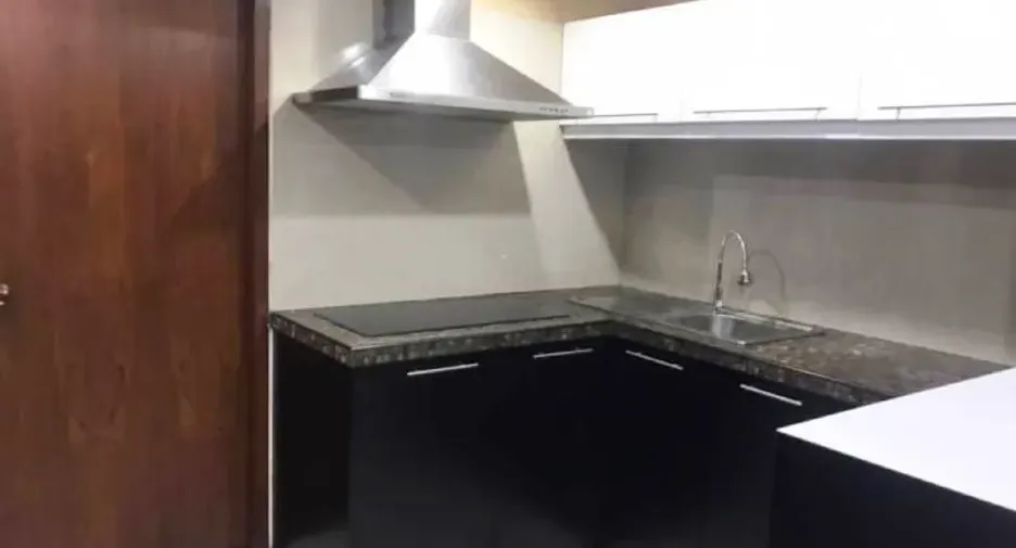 Продажа 2 спальни кондо в Щаттхана, Бангкок