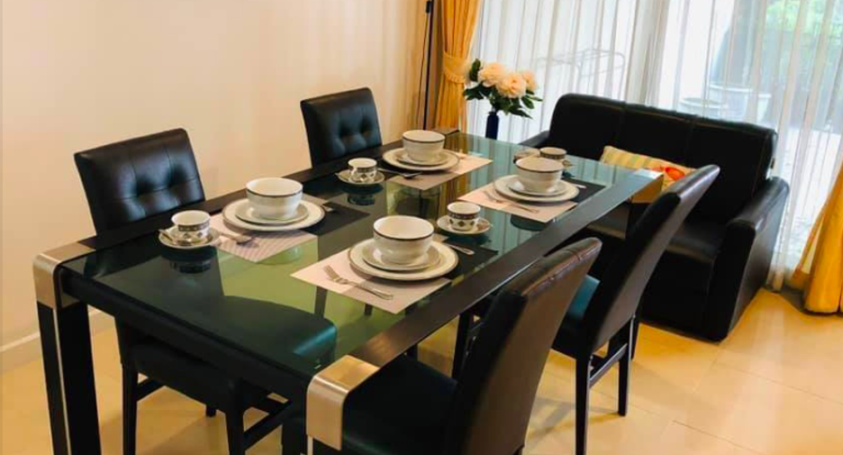 For rent 4 bedrooms townhouse in Watthana, Bangkok