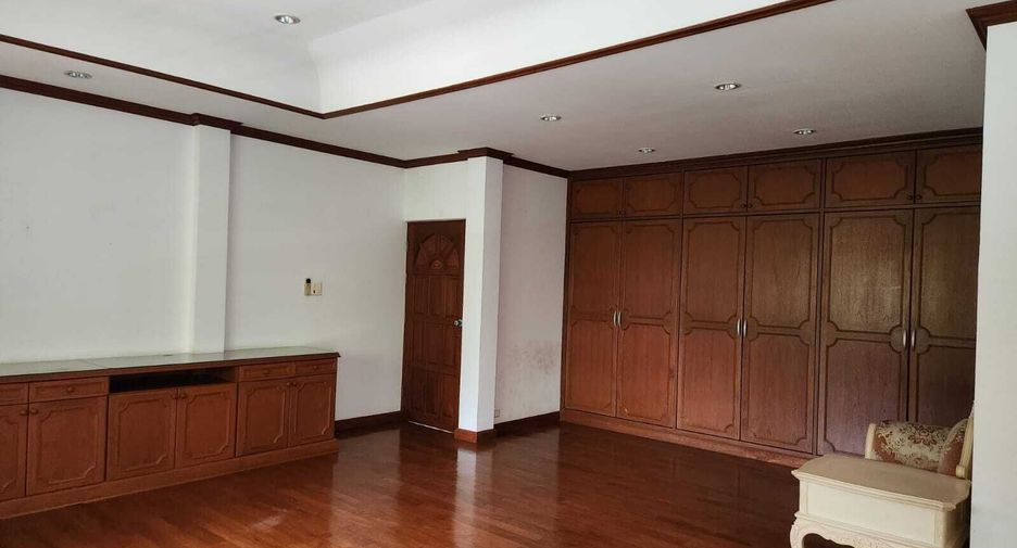 À louer 8 chambres maison à Mueang Phuket, Phuket