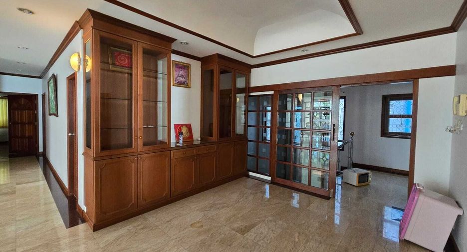 À louer 8 chambres maison à Mueang Phuket, Phuket