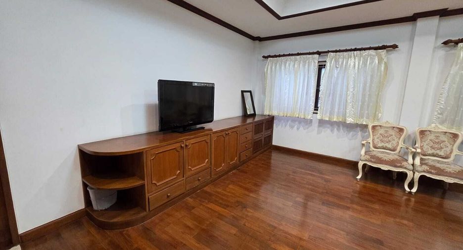 À louer 8 chambres maison à Mueang Phuket, Phuket