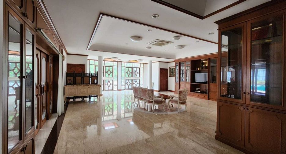 À louer 8 chambres maison à Mueang Phuket, Phuket