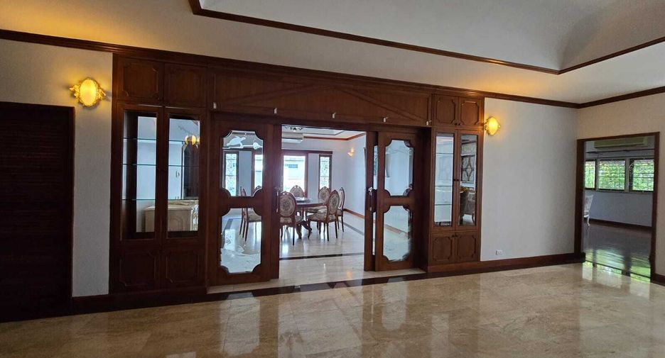 À louer 8 chambres maison à Mueang Phuket, Phuket
