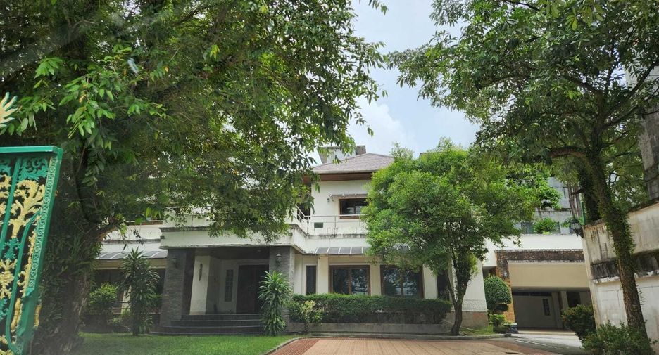 À louer 8 chambres maison à Mueang Phuket, Phuket