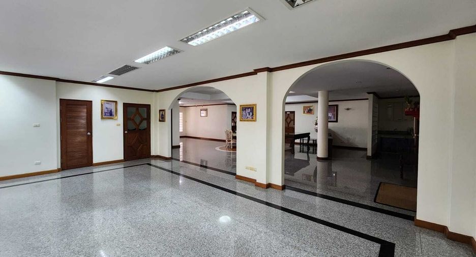 À louer 8 chambres maison à Mueang Phuket, Phuket