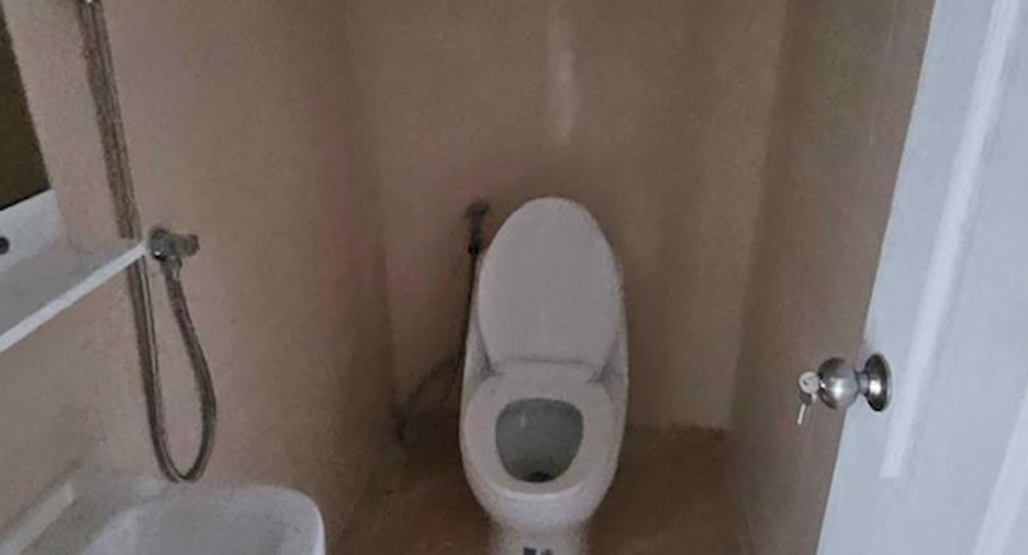 For sale 3 bedrooms condo in Khlong Toei, Bangkok