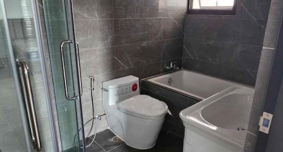 For sale 3 bedrooms condo in Khlong Toei, Bangkok