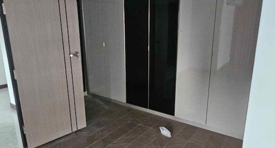 For sale 3 bedrooms condo in Khlong Toei, Bangkok