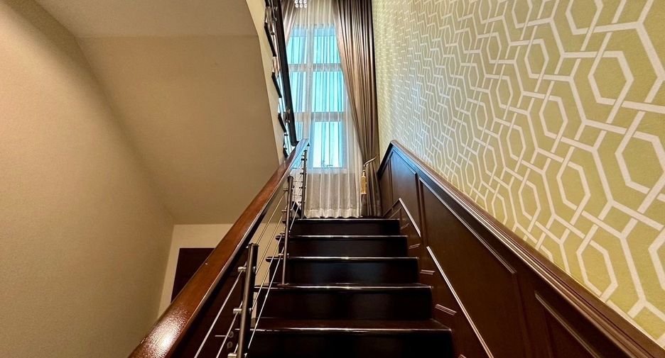 Haus zur Miete mit 4 Zimmer in Lat Krabang, Bangkok