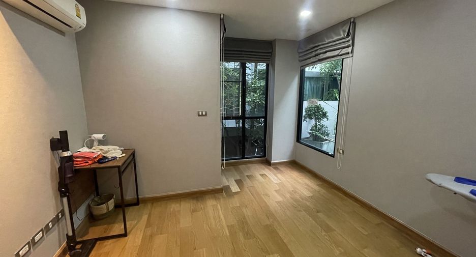 For rent 2 bedrooms condo in Phra Khanong, Bangkok