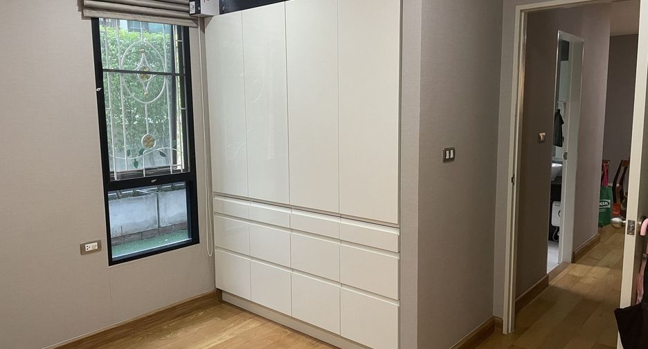 For rent 2 bedrooms condo in Phra Khanong, Bangkok