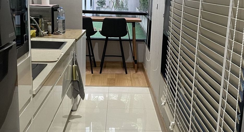 For rent 2 bedrooms condo in Phra Khanong, Bangkok