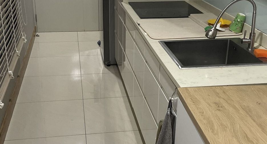 For rent 2 bedrooms condo in Phra Khanong, Bangkok