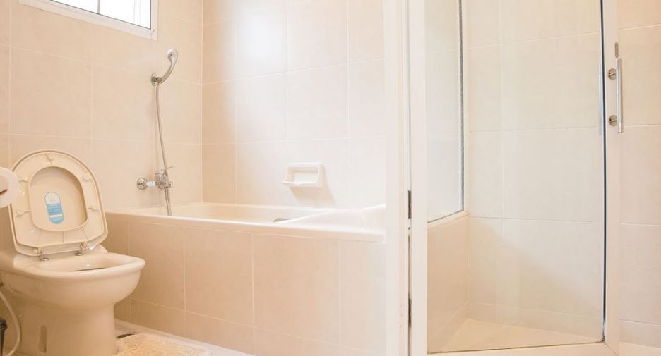 For rent 2 bedrooms apartment in Watthana, Bangkok