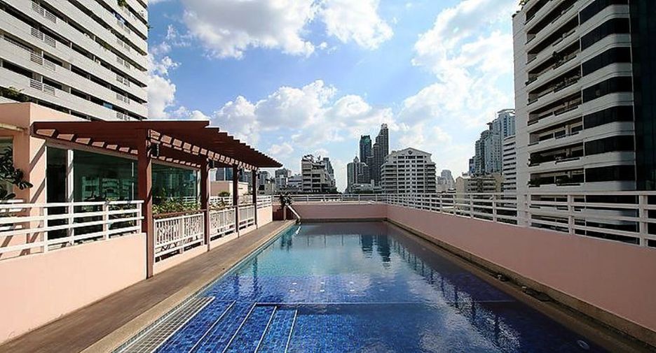 For rent 2 bedrooms condo in Watthana, Bangkok