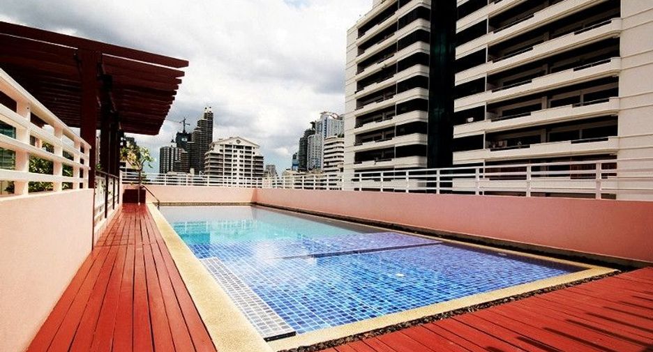 For rent 2 bedrooms condo in Watthana, Bangkok
