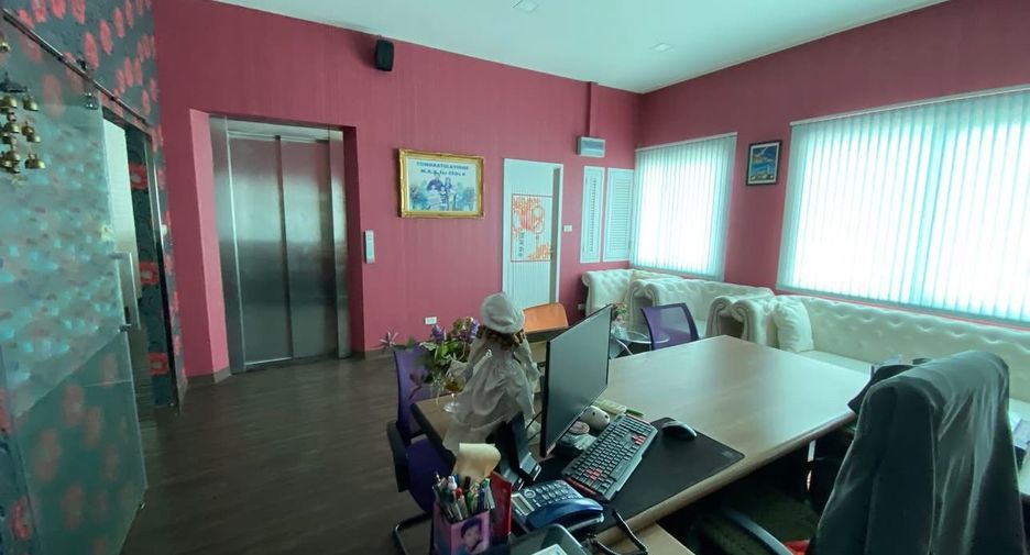 Casa adosada en venta y en alquiler de 12 habitaciones en Bang Phli, Samut Prakan
