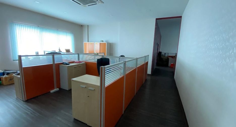 Casa adosada en venta y en alquiler de 12 habitaciones en Bang Phli, Samut Prakan