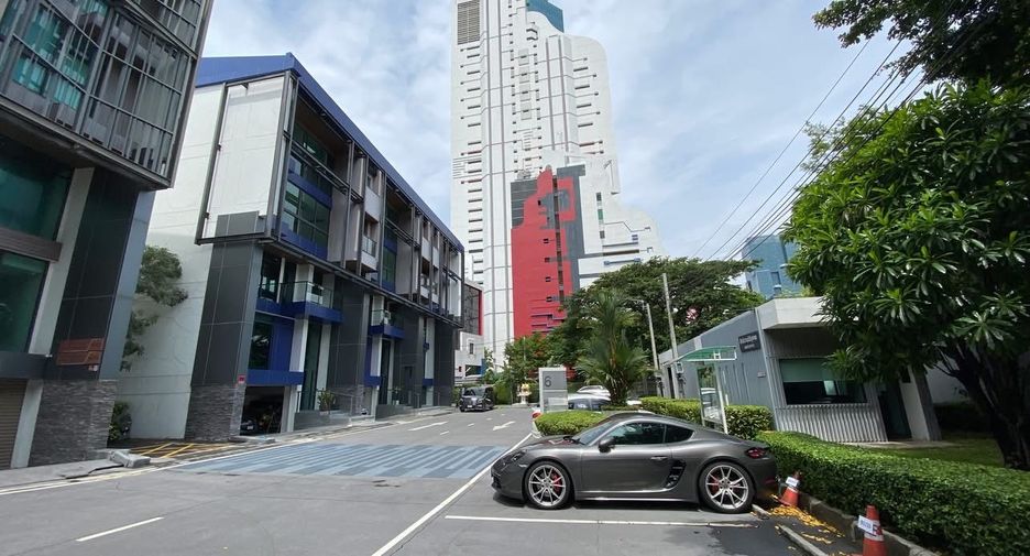 Casa adosada en venta y en alquiler de 12 habitaciones en Bang Phli, Samut Prakan