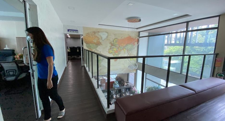 Casa adosada en venta y en alquiler de 12 habitaciones en Bang Phli, Samut Prakan