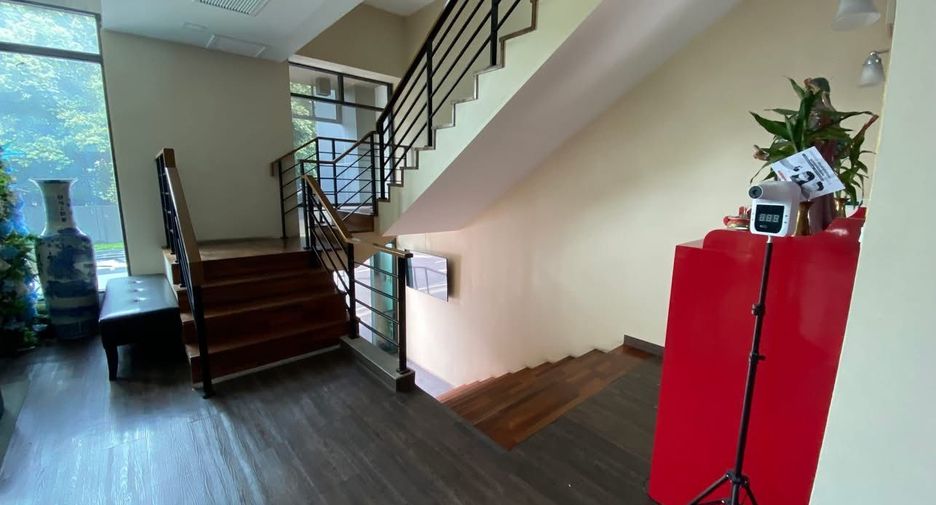 Casa adosada en venta y en alquiler de 12 habitaciones en Bang Phli, Samut Prakan